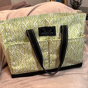 Scout Uptown Girl Elizabeth
Bayleaf tote. Hawaii island